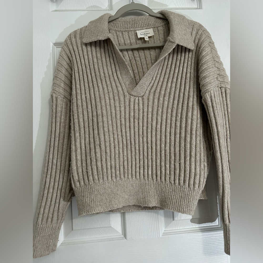 The size is XS but it fits like a S/M. Super comfy and warm ❤️
